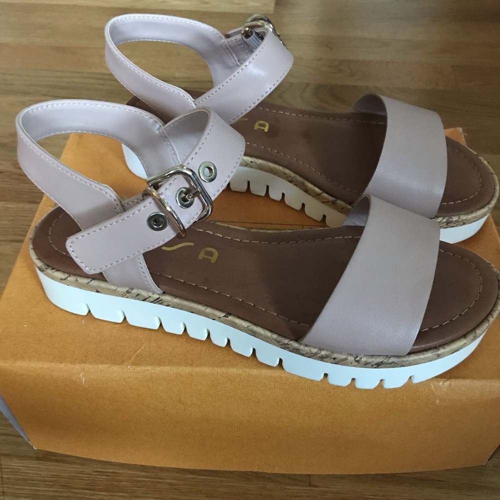 Women’s Unisa unBRIEZA sandals size 6.5